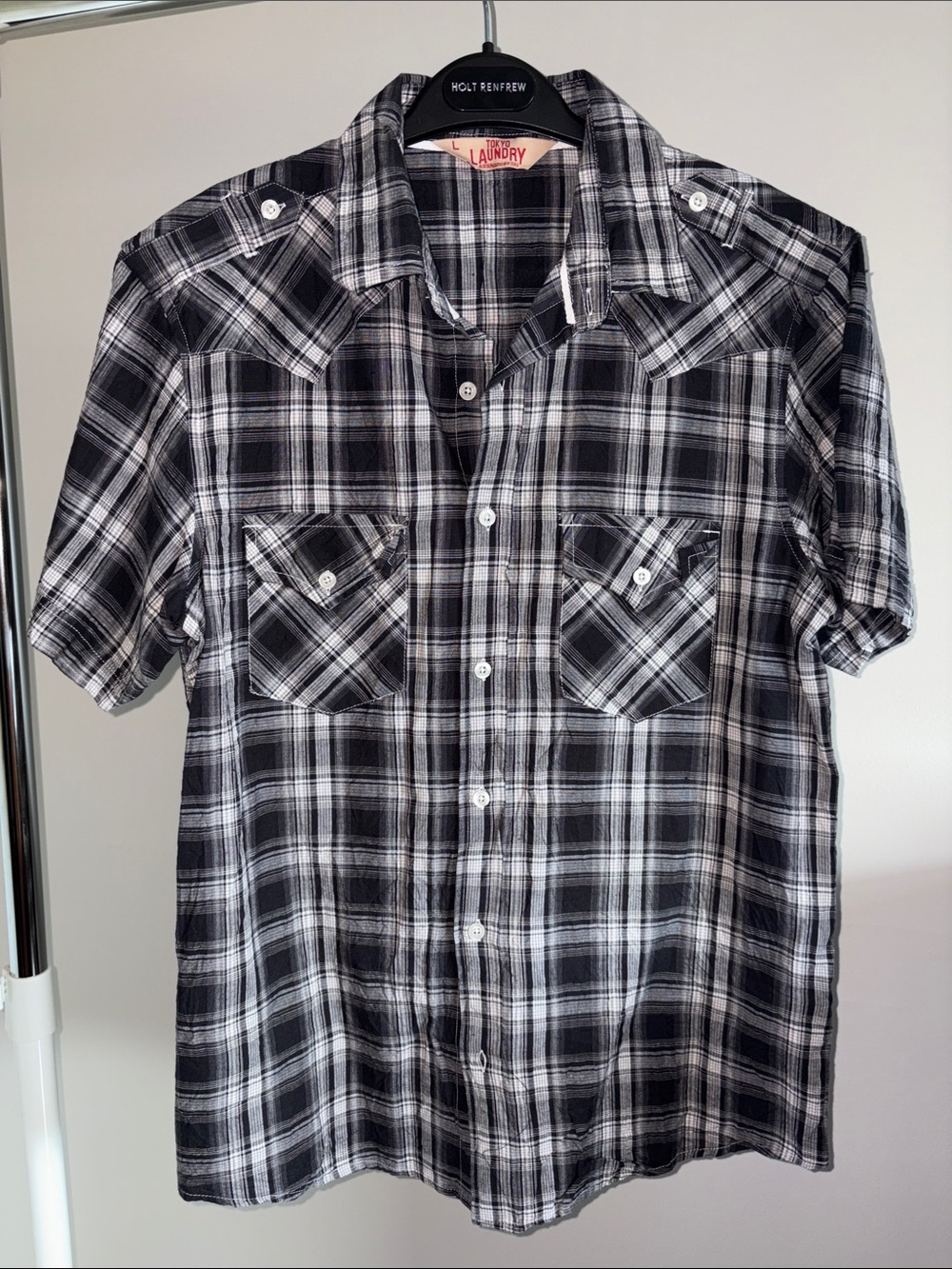Men’s Black and White Plaid Short Sleeve Button-Up Shirt